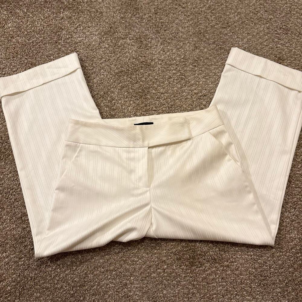 Bebe white capri style pants. Size 4